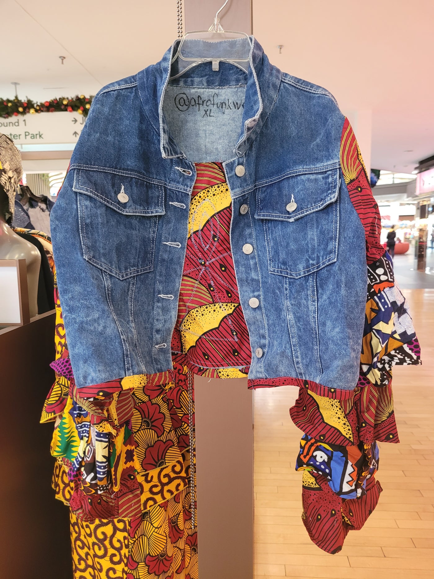 Afrofunk Wear - Ankh with Red-Ruffled Sleeve