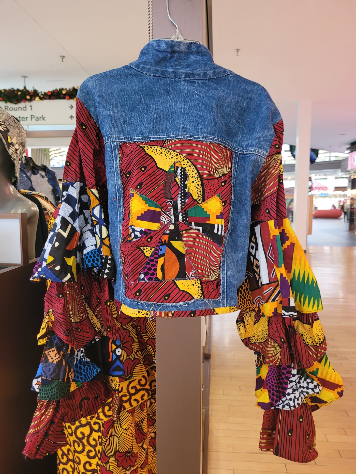 Afrofunk Wear - Ankh with Red-Ruffled Sleeve