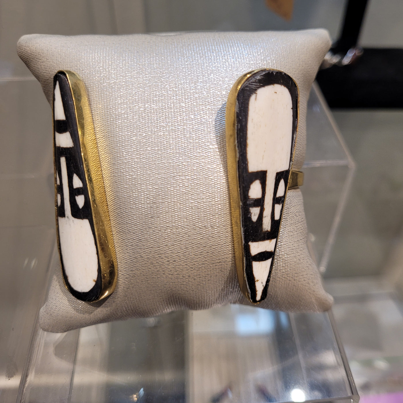 Double Mask Bracelet 2.5in Brass
